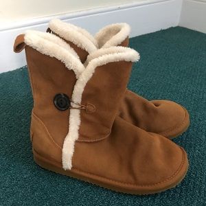 Tan American Eagle boots booties eskimo Moccasins